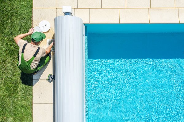 Conseils d'expert pour clarifier efficacement l'eau de votre piscine