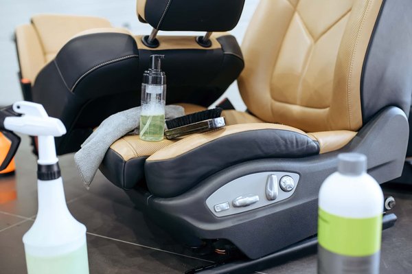 Guide d'achat : meilleur kit nettoyage cuir voiture